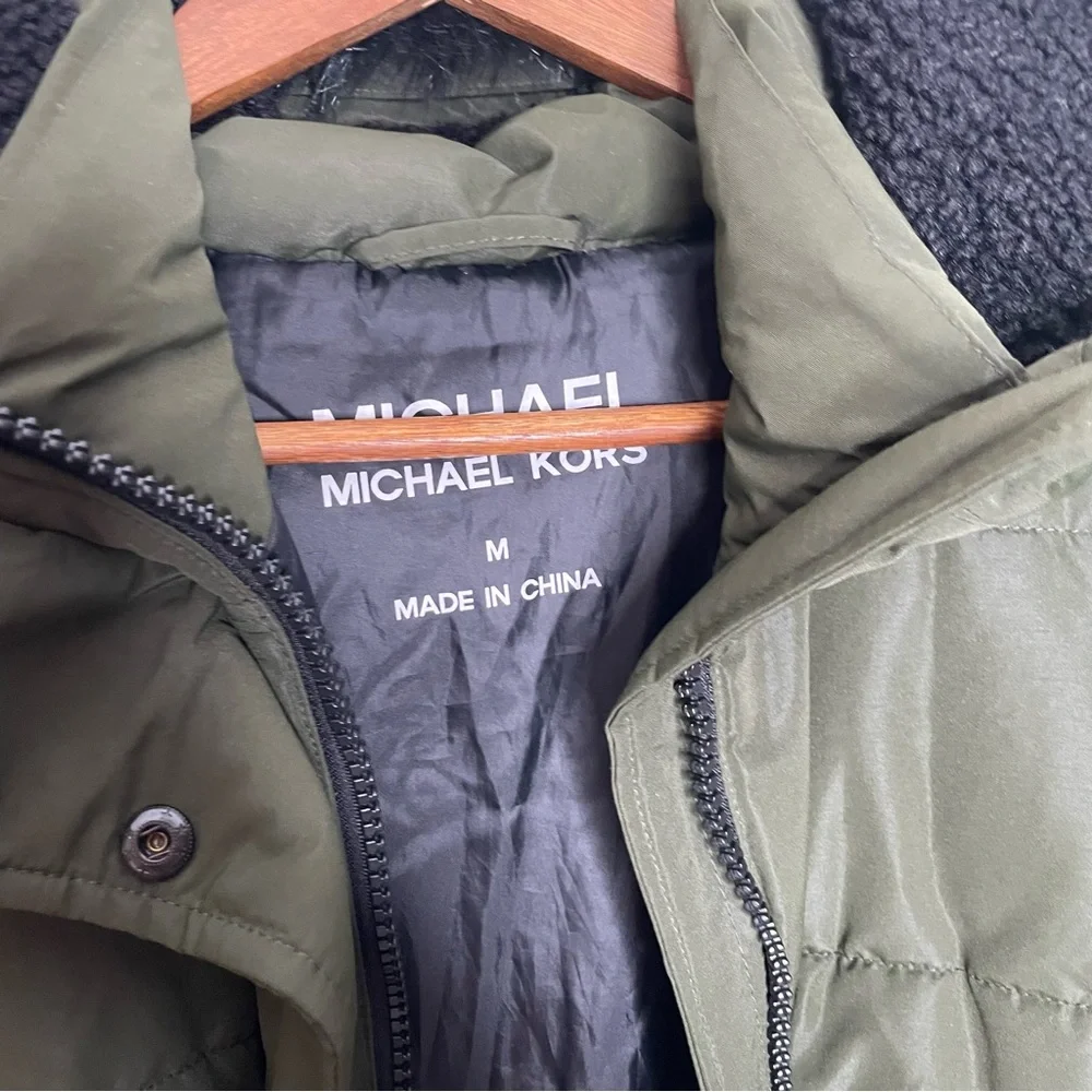 Michael Kors navy blue puffer jacket size Medium - Picture 13 of 14
